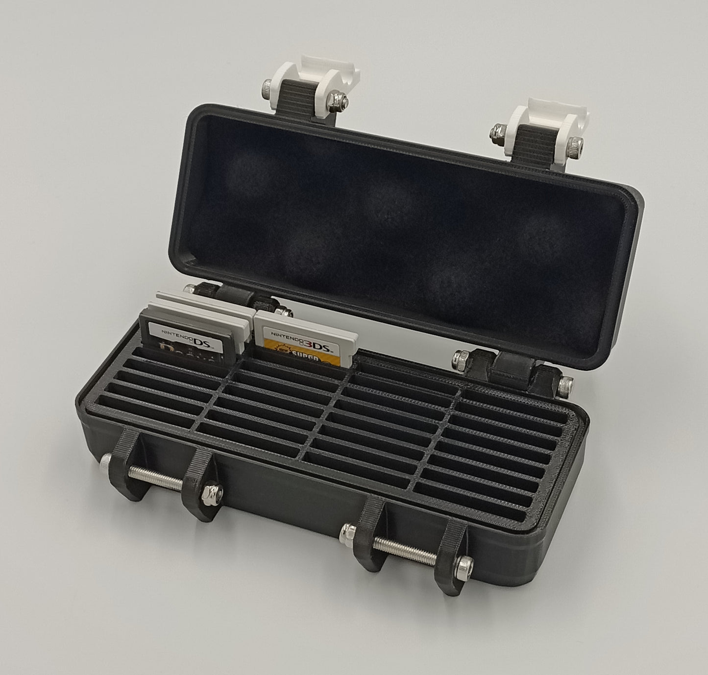 Nintendo DS / 3DS Compatible Rugged Protective Carrying Case - Holds 32 Games