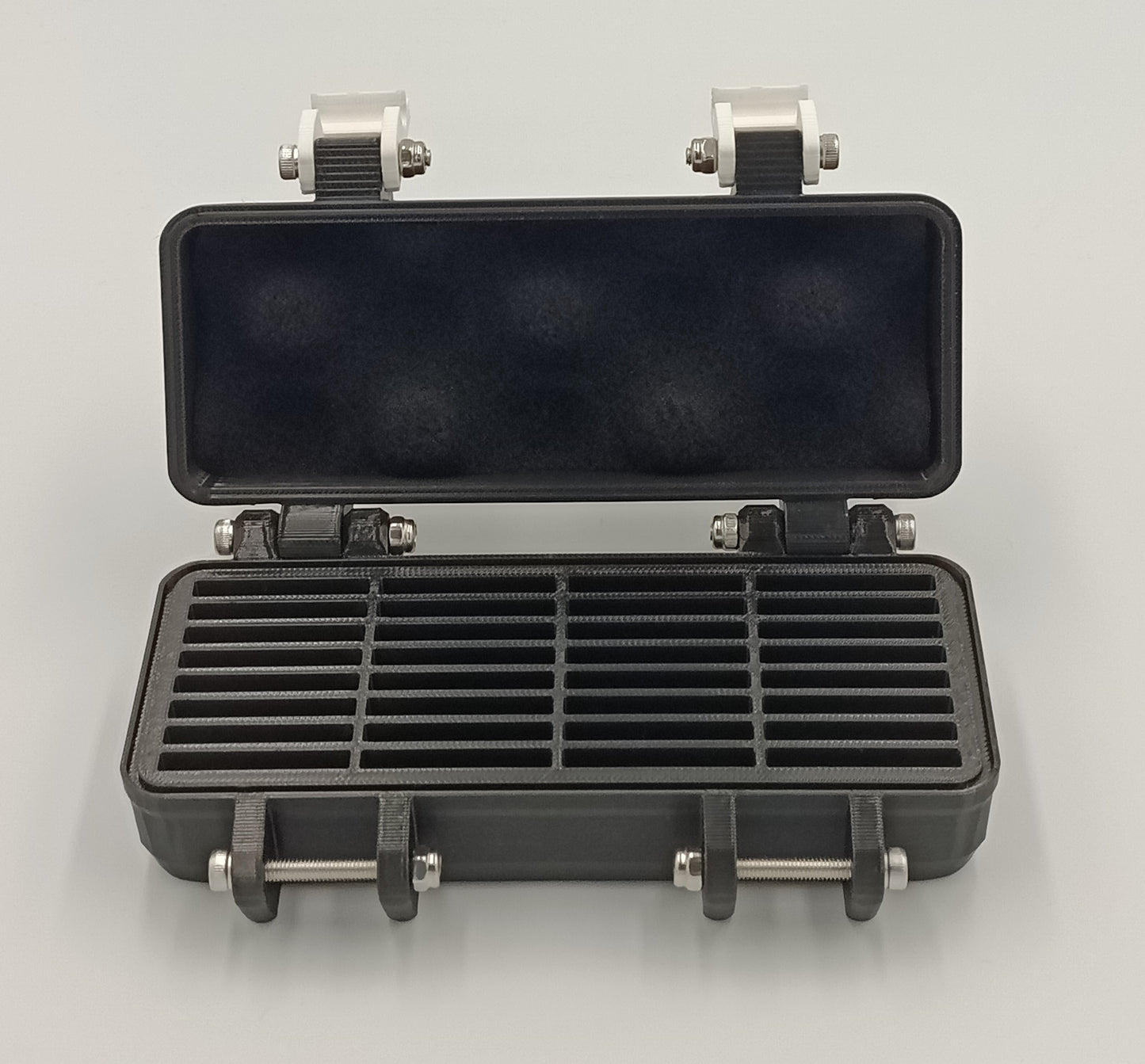 Nintendo DS / 3DS Compatible Rugged Protective Carrying Case - Holds 32 Games